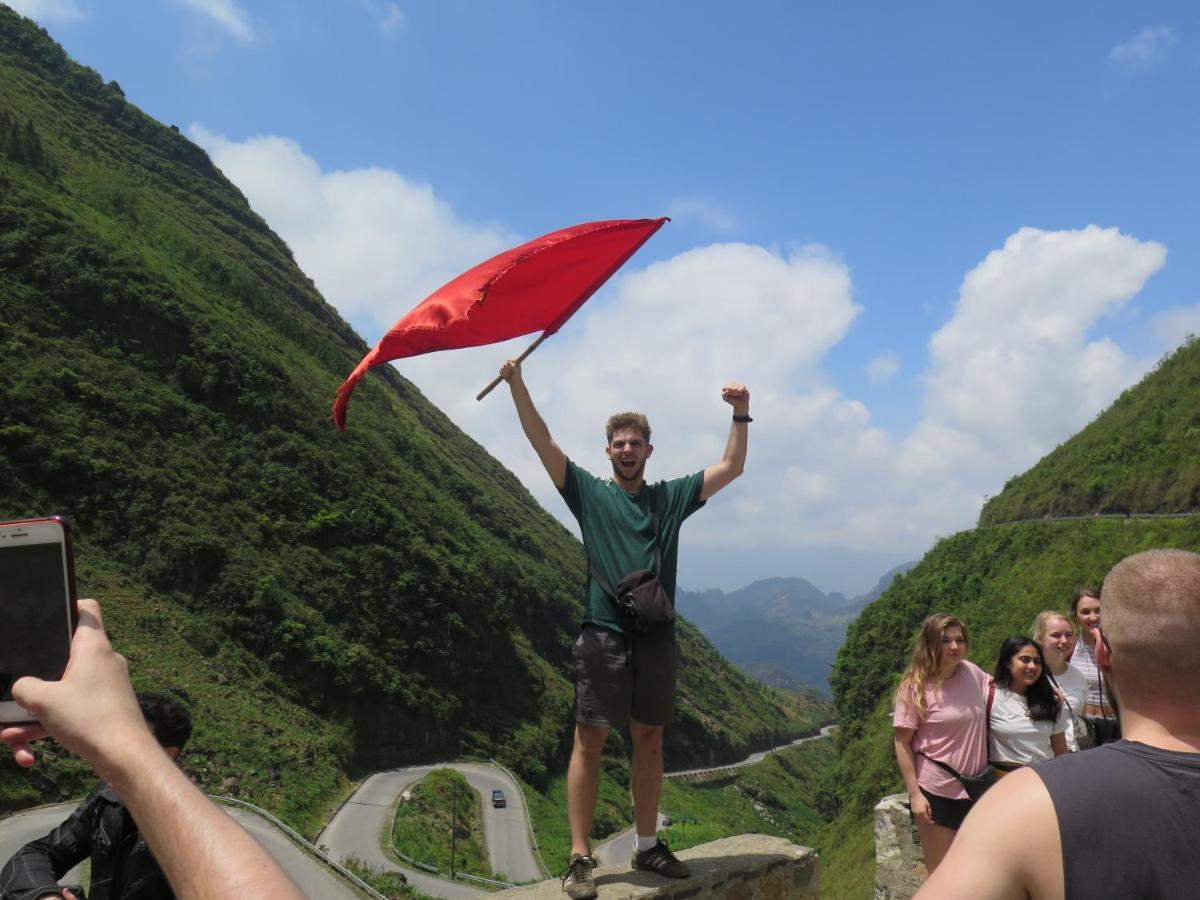 Jasmine Hostel And Motorbike Tours Ha Giang Extérieur photo